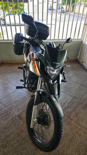 VENDO MOTO XRE 300  SUPER CONSERVADA