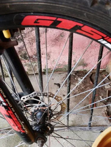 Vendo uma bicicleta modelo GTS