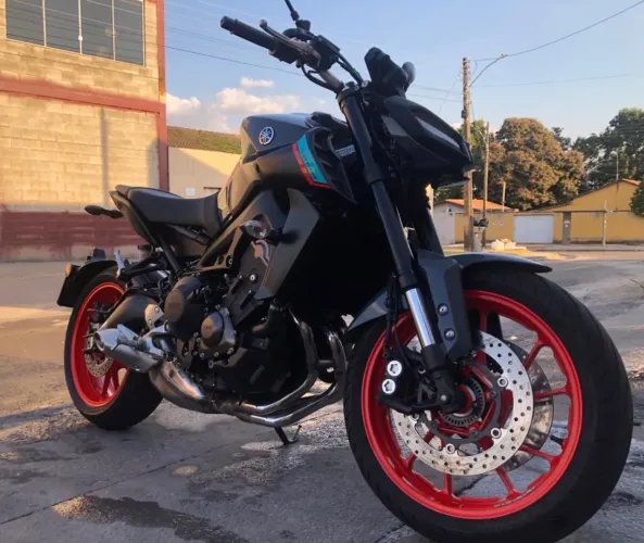 Vende-se uma MT09 2022/23