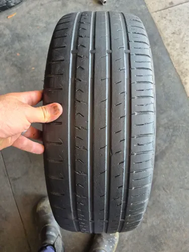 Um pneu 215/45/18 sunwide meia vida não reaberto (200 em 2× no ct