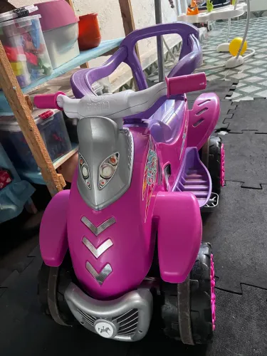 Vende -se carrinho de passeio feminino