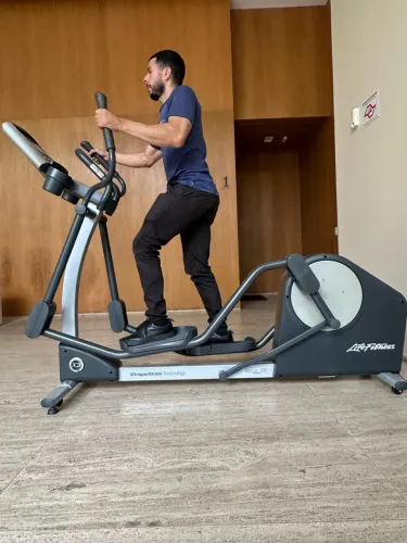 Elíptico Life fitness 2 anos de garantia