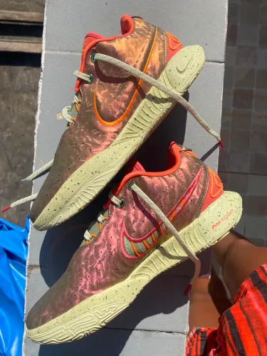 Nike Lebron XXI 