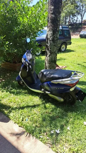 Honda Lead scooter moto econômica