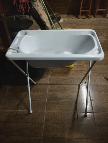 Banheira de plástico com suporte galzerano