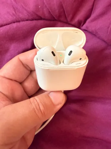 Apple AirPods 2ª Geração Original com Estojo