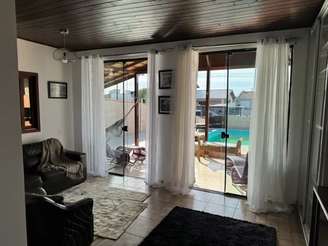 Casa três quartos mobiliada nas proximidades da Pinheira! Aluguel anual