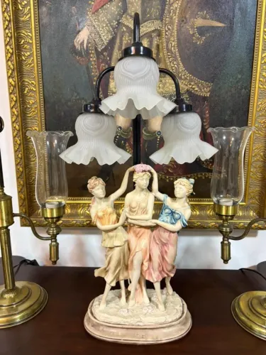 Antigo Abajur Escultura Damas da Corte