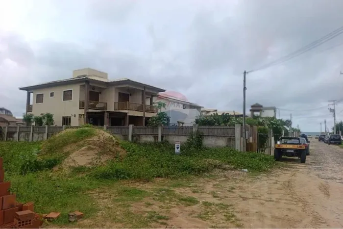 vende-se terreno de 15mx30m a poucos metros da praia em Flecheiras, a poucos metros da pra