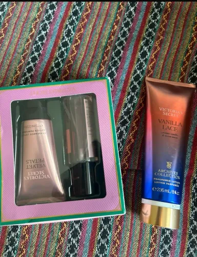 Kit Victoria?s Secret Original + Loção Vanilla Lace Archives Collection