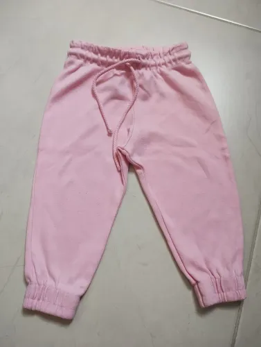 Calça linda de bebê