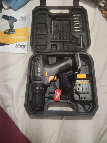 Vende-se parafusadeira furadeira juntos