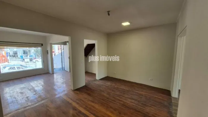 Procurando o lugar perfeito para o seu negócio decolar? Conheça este sobrado comercial !