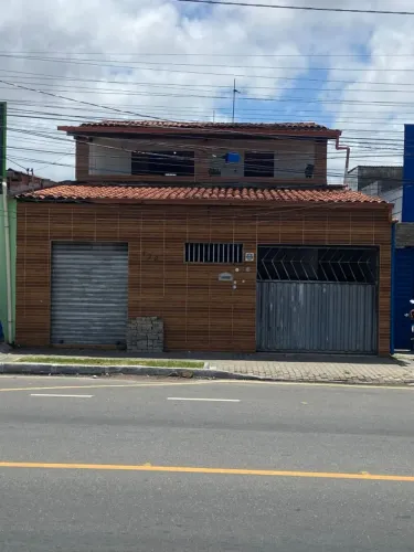 Casa em Mangabeira com 3 quartos sendo 1 suíte.