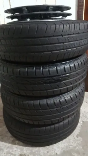 Rodas com pneus 