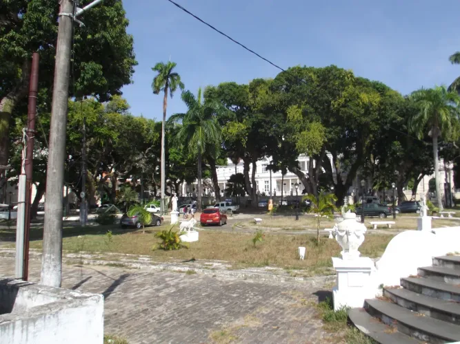 Quarto com Suíte Semi Mobiliado - Melhor Local de Salvador!