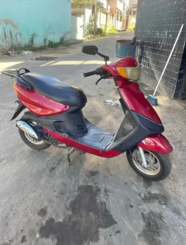 Vendo uma scooter a gasolina 