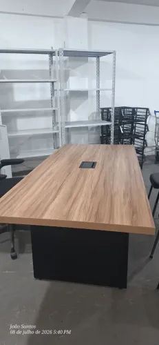 Mesa de Reunião para escritório e comércio 2,00X0,90m com Caixa de Tomada