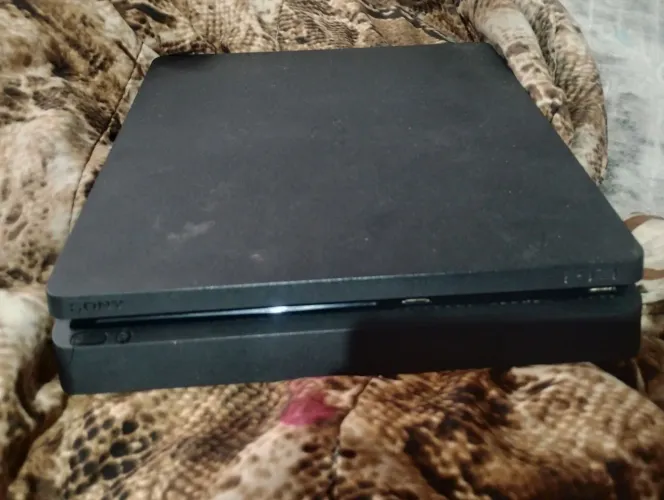 Ps4 slim 