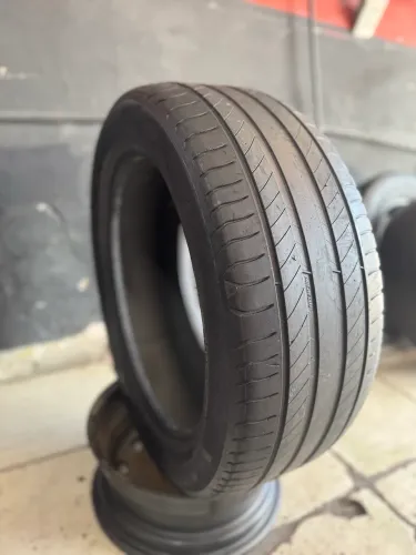 Meia vida 215/50/17 Michelin (instalação grátis)