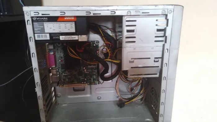 Pc antigo pra vender logo. Obs sem monitor
