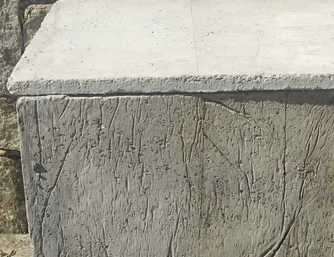 Caixa de esgoto de concreto nova