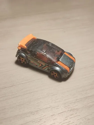 Carinho Hot Wheels modelo Rally California #14