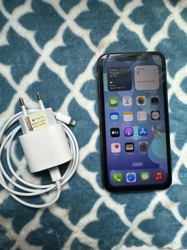 iPhone 11 Black 64GB + Carregador Original Apple
