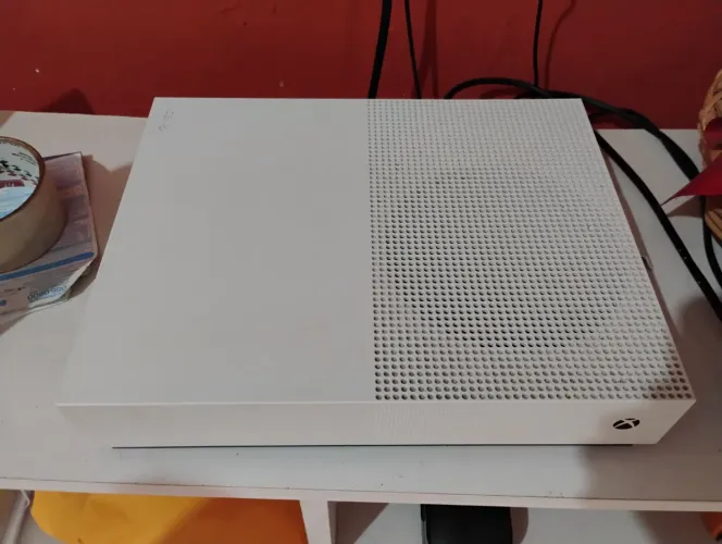 Xbox One S + 2 Controles 