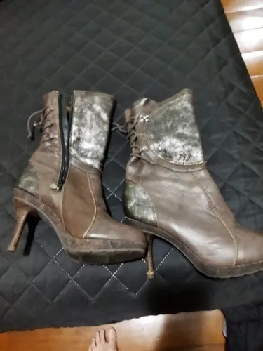 Bota de alto e cano médio