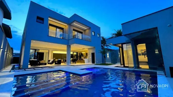 Casa de Luxo à Venda no Condomínio Jardim Acapulco Praia de Pernambuco, Guarujá