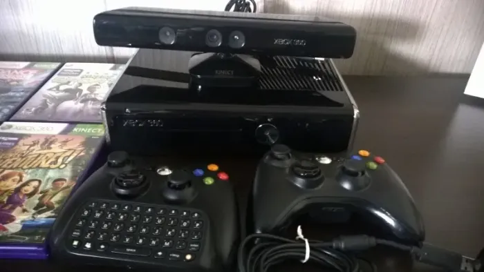 Xbox 360 - HD 250GB com Kinect + 11 Jogos originais em mídia