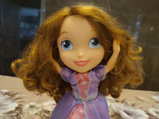 Boneca Princesa Sofia canta e dança 