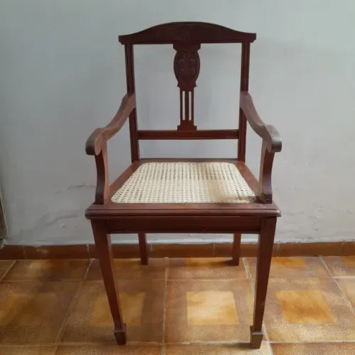 Cadeira de Madeira e Palha Modelo Antigo ( Vintage )