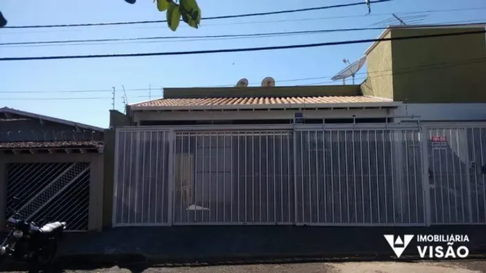 Casa à venda, 5 quartos, 1 suíte, 3 vagas, JARDIM ESPIRITO SANTO - Uberaba/MG