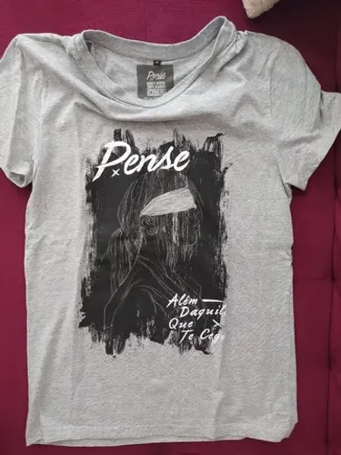 Camiseta Pense feminina original nova