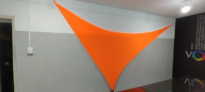 Malha helanquinha triangular para decoração.