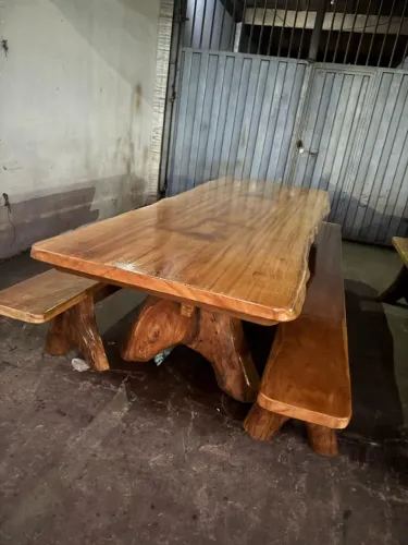 Mesa Rústica Artesanal com dois bancos barato
