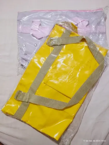 Vendo Por R$ 40,00 Cada Bolsa Amarela e Bolsa Lilás Novas Bolsa Amarela. Aceito Proposta.