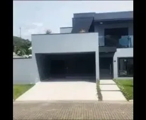 Casa para venda possui 298 metros quadrados com 5 quartos