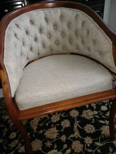 Poltrona de madeira maciça
