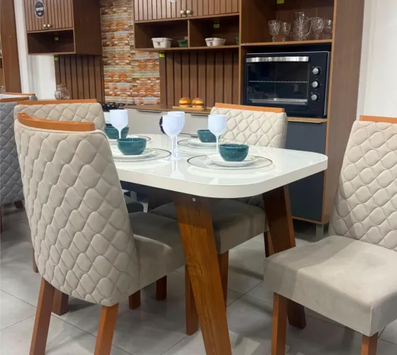 Mesa com 4 cadeiras últimas unidades