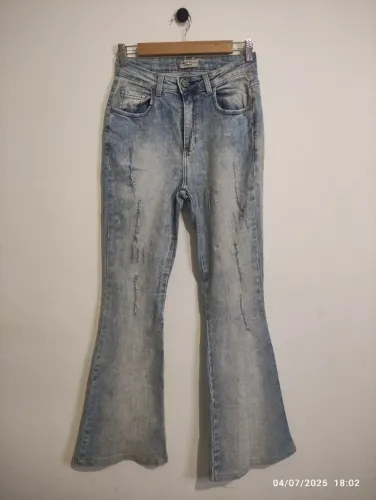 Calça Jeans Lavada Destroyed Flare Cintura Alta