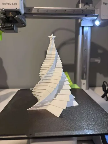 Árvore de Natal para decoração- formato de tornado