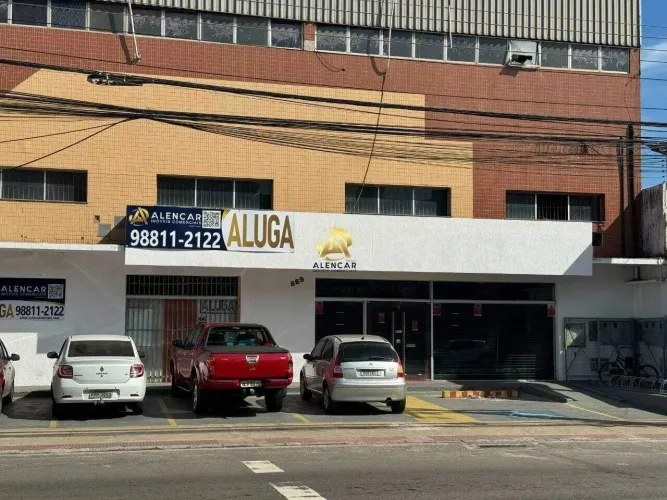 Loja de aprox. 800m² disponível para locação na Glória