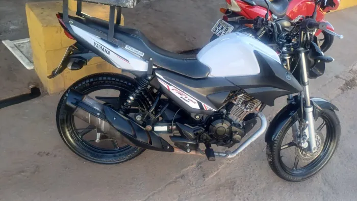 Vendo  factor ano 2021,150cc toda em dias 