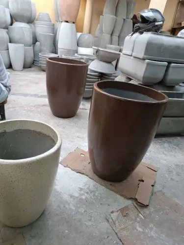 Vasos de fibra com cimento 
