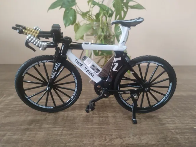 Bike Branca Speed Metal c/Pneus de Borracha- Muito Linda!