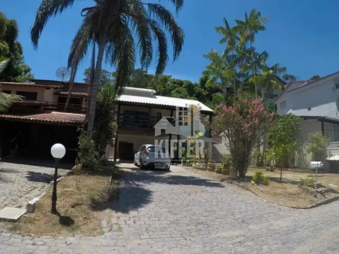 Casa com 4 QUARTOS à venda, 301 m² por R$ 1.370.000 - Itaipu - Niterói/RJ