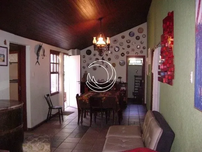 Casa Comercial de 226.5m² no bairro Sambaqui